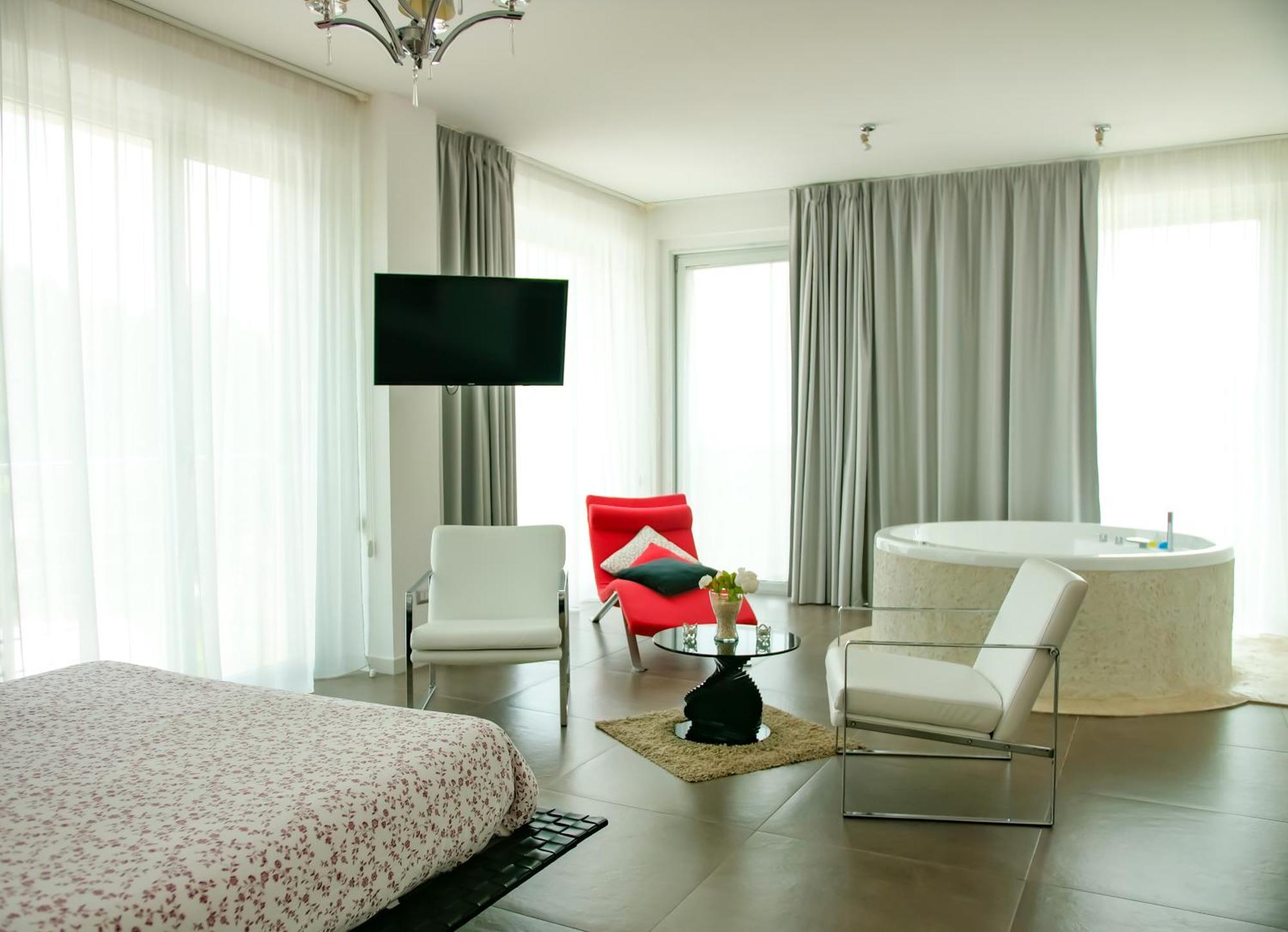 Max Luxury Suite - Servizio Spiaggia Inclusa Peschici Exterior foto