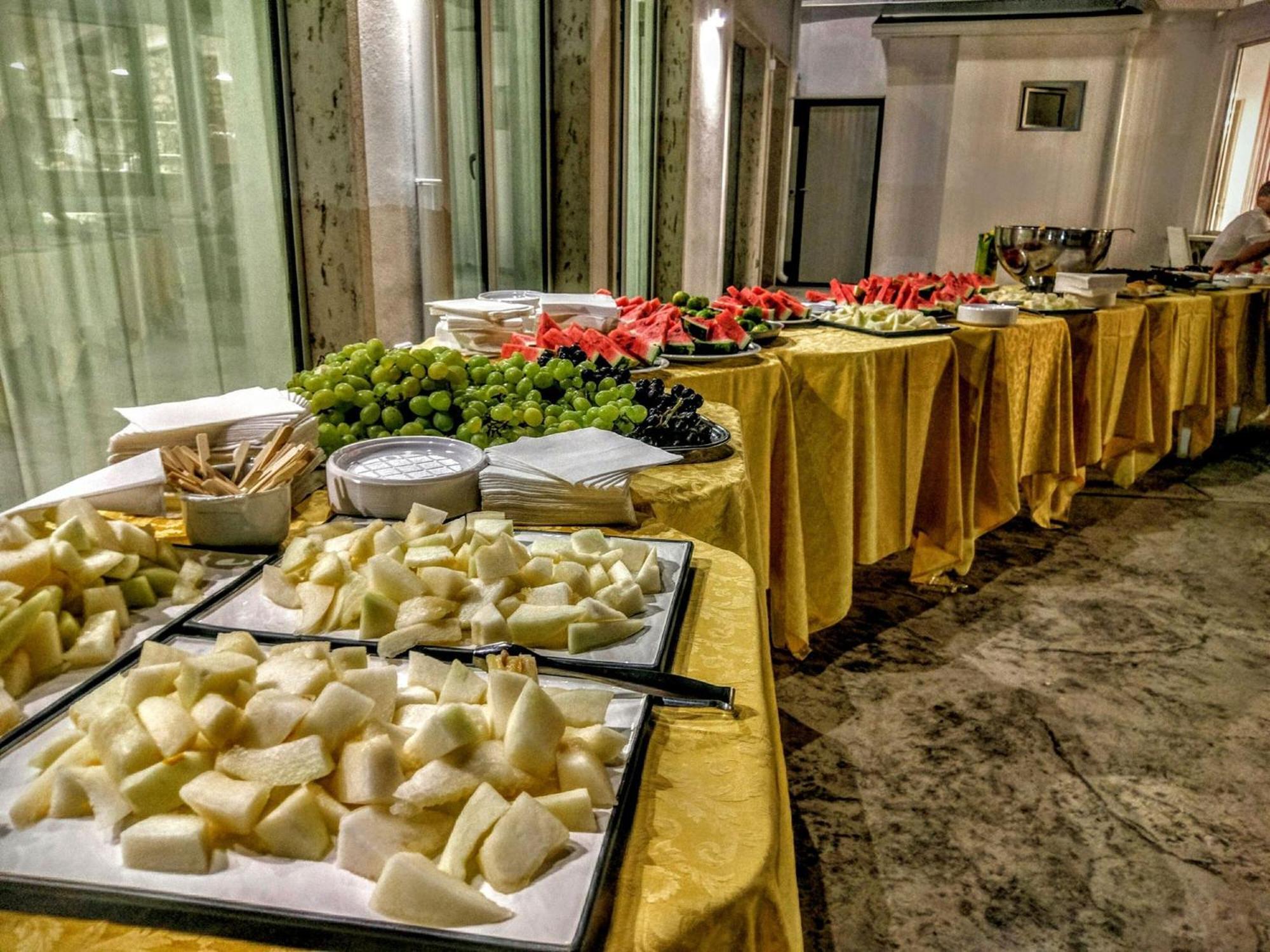 Max Luxury Suite - Servizio Spiaggia Inclusa Peschici Exterior foto