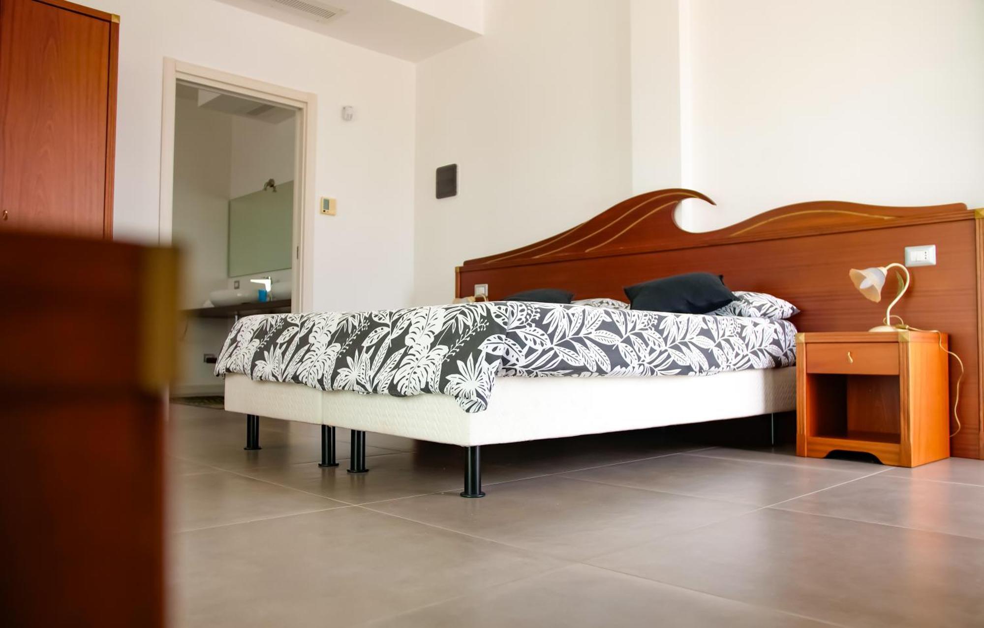 Max Luxury Suite - Servizio Spiaggia Inclusa Peschici Exterior foto