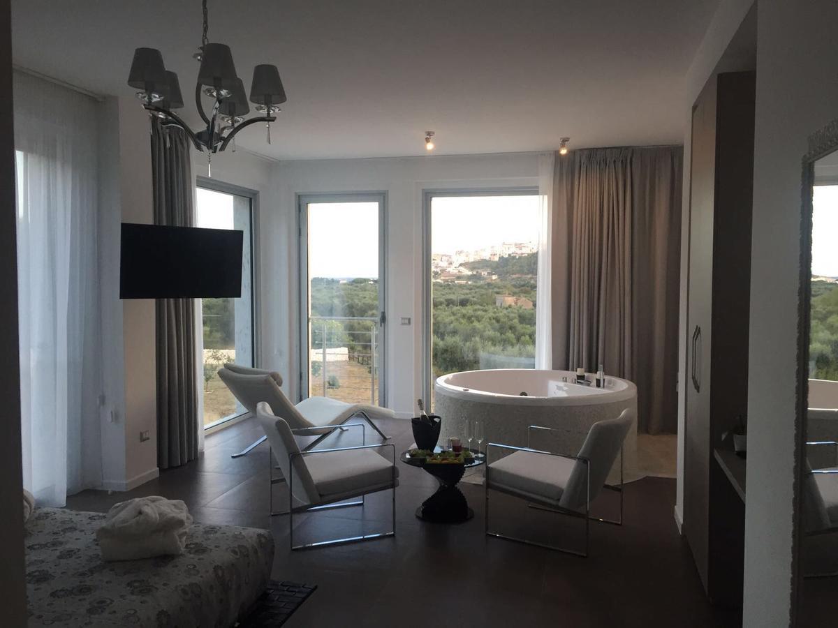 Max Luxury Suite - Servizio Spiaggia Inclusa Peschici Exterior foto