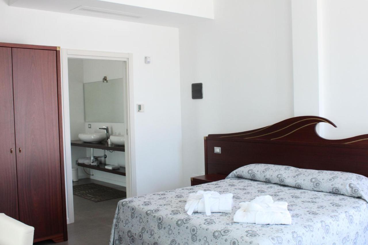 Max Luxury Suite - Servizio Spiaggia Inclusa Peschici Exterior foto